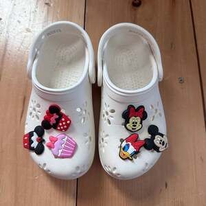 Crocs Floral Classic White Disney Minnie Jibbitz Charms C11 11 Girls